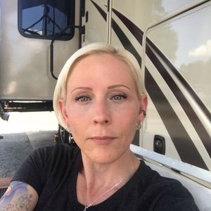 Meet your Posher, Lara